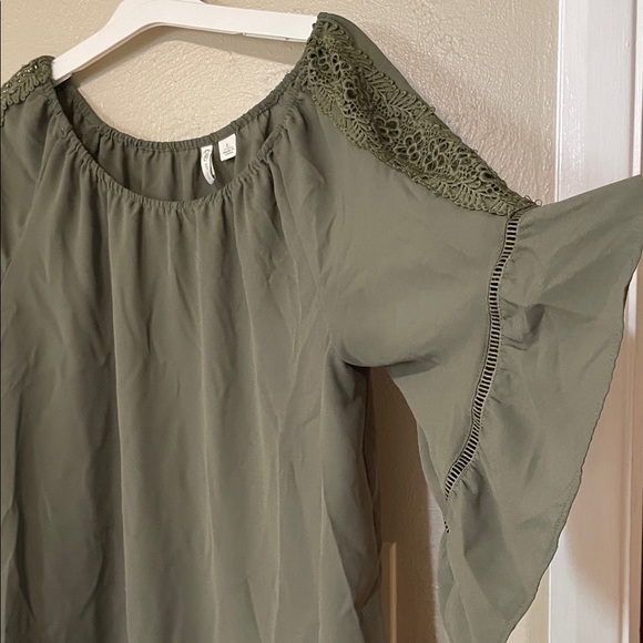 Cato Olive Blouse with Lace Sleeves - Picture 3 of 4